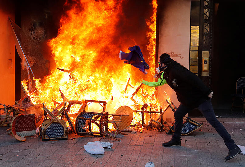 Brände, Plünderungen: "Gelbwesten"-Demo eskalierte