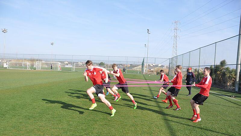 Vorwärts testet im Trainingslager gegen das kasachische U21-Nationalteam