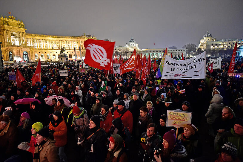 Tausende demonstrierten gegen Regierung