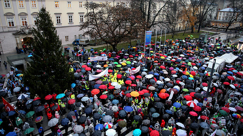 Proteste vor dem Linzer Landhaus
