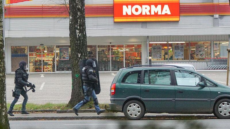 Ried Überfall auf Supermarkt - Täter auf der Flucht