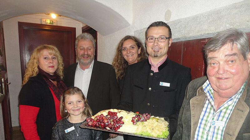 Linzer Familienunternehmen Brunner-Getränke feiert Törggelen im Haselgraben