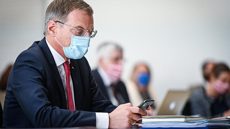 OÖ Landtag wurde wegen Coronavirus in den Linzer U-Hof verlegt, Landeshauptmann Thomas Stelzer (ÖVP)