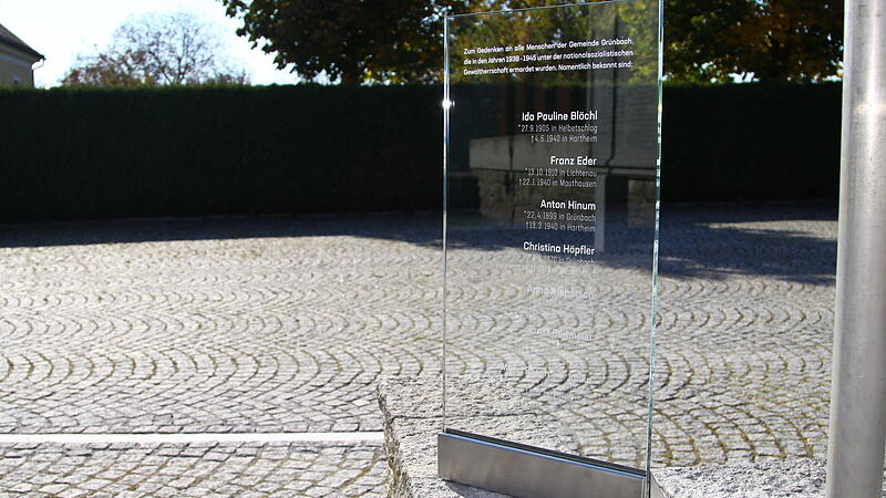Ein Gedenkort für NS-Opfer ergänzt das Kriegerdenkmal