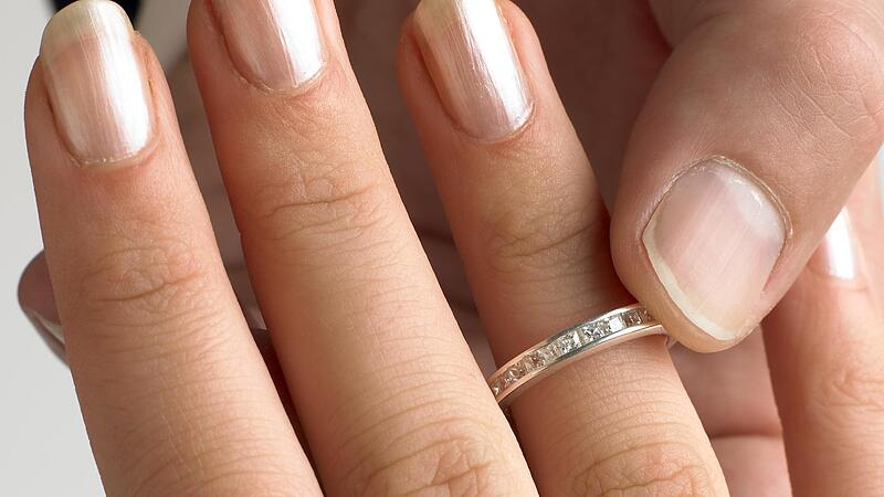 Man Putting Diamond Ring On Woman's Finger,Ehering