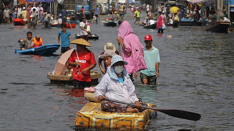 Bangkok noch einen Monat überflutet, Phuket profitiert