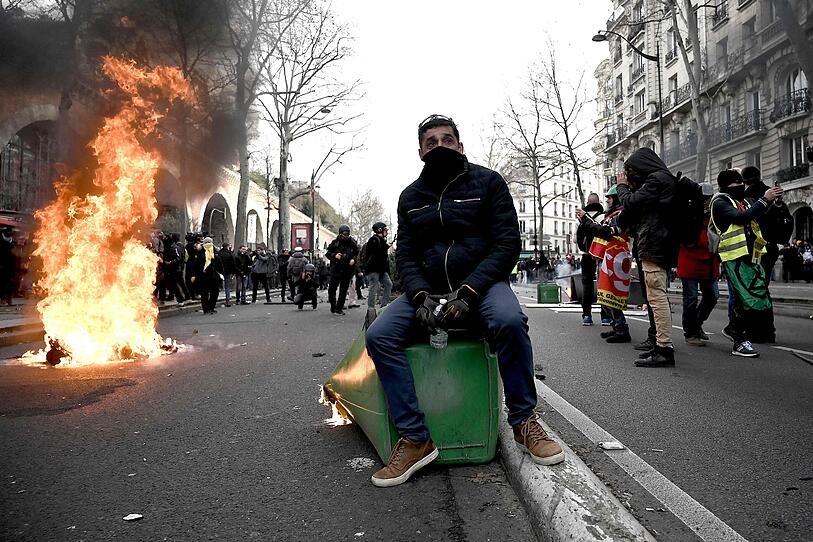 Erneut Gewalt bei Protesten gegen Pensionsreform in Frankreich