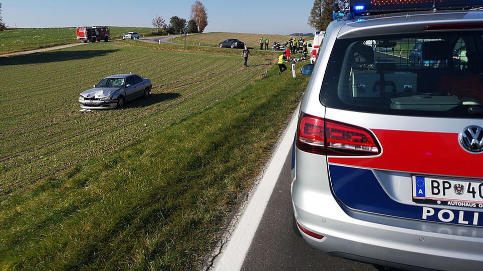 Fotos: Tödlicher Verkehrsunfall mit Motorrad bei Rainbach im Mühlkreis, Rainbach im Mühlkreis, 13.10.2018