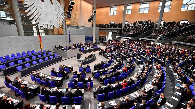 FILES-GERMANY-POLITICS-ELECTION-PARLIAMENT