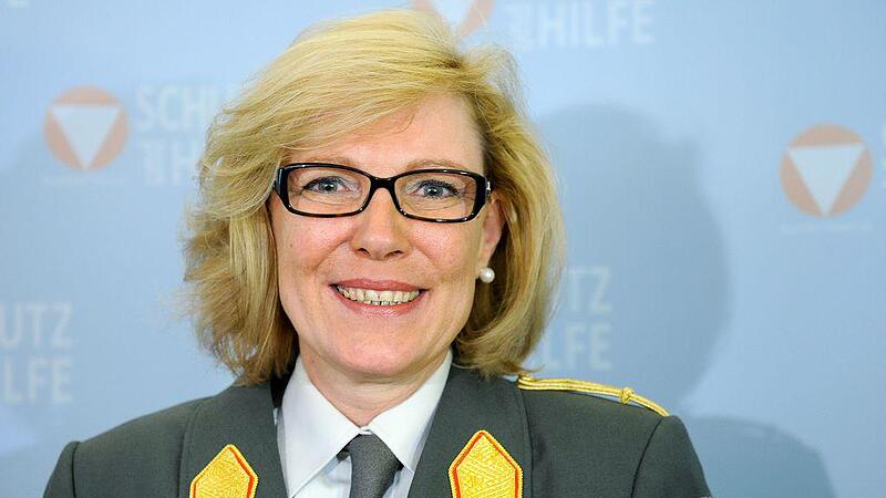 Erste Frau im Generalsrang Von Eike-Clemens Kullmann