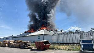 Großbrand in BayWa Markt in Pocking