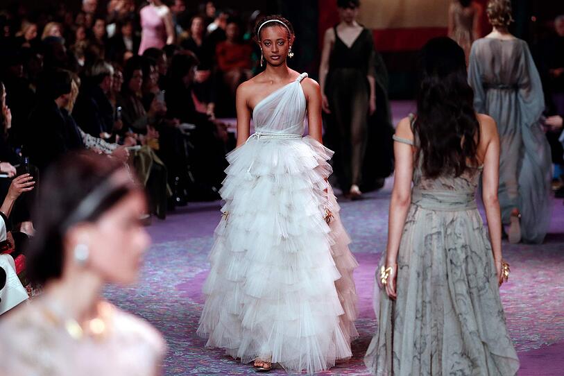 Dior eröffnete Haute-Couture-Schauen in Paris