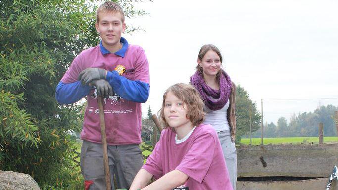 Jugendliche schuften 72 Stunden mit Schaufel und Krampen im Schulgarten