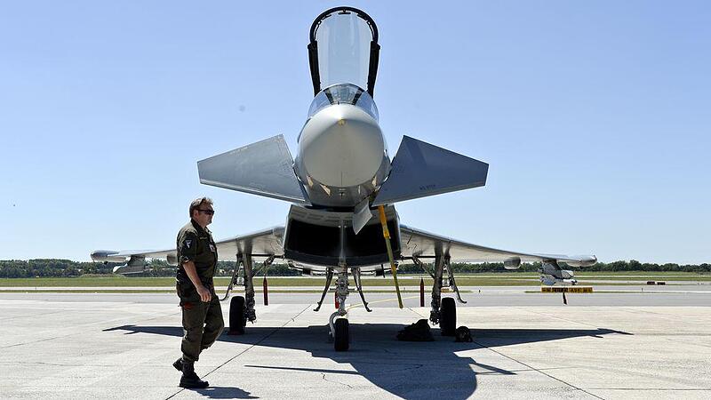 Eurofighter: Gezänk um Ausschuss und Akten