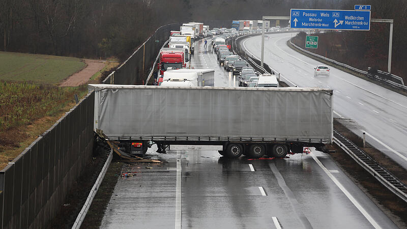 Schwerer Lkw-Unfall auf Welser Autobahn