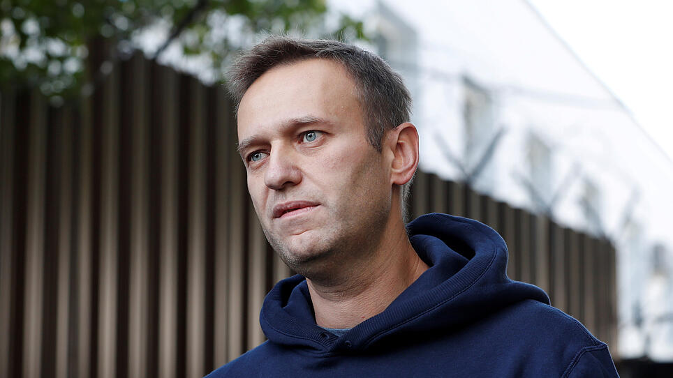 Vermummte gegen Kreml-Kritiker Alexej Nawalny