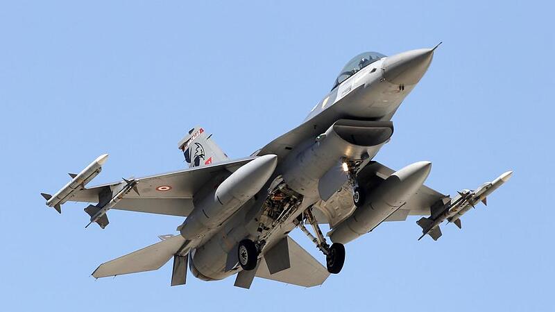 Türkische Luftwaffe fliegt Angriffe auf IS in Syrien
