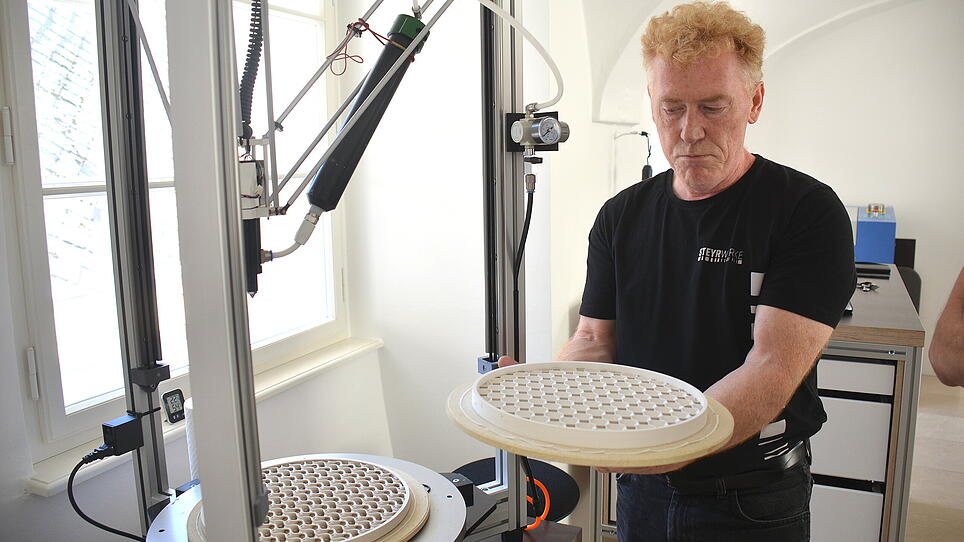 Der erste Porzellan-3D-Drucker der Welt, der feiner formt als jeder Töpfer