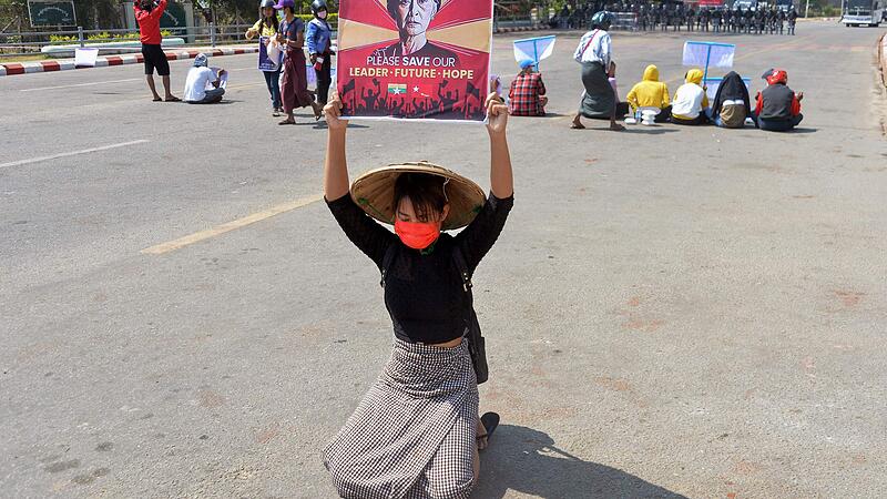 FILES-MYANMAR-POLITICS-MILITARY