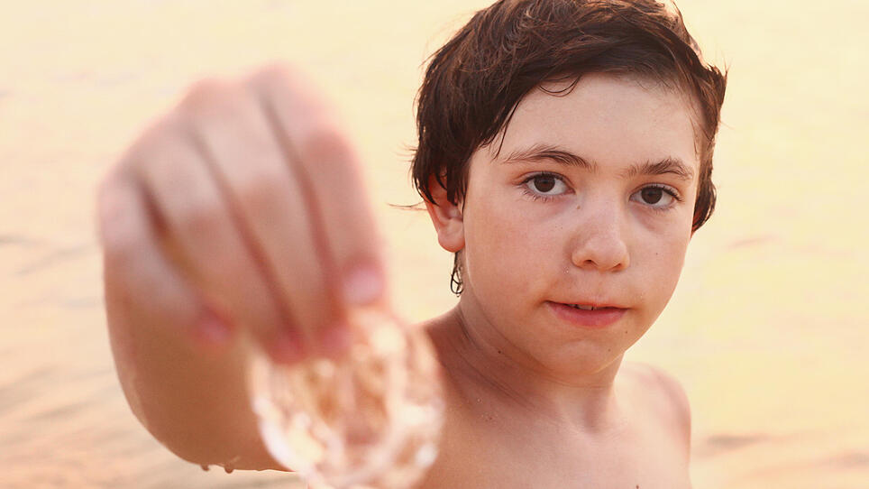 preteen handsome boy with jellyfish ,Qualle