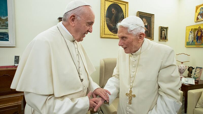 Ex-Papst an Papst: Zölibat soll bleiben