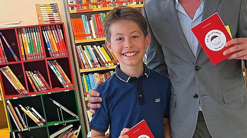 Elfjähriger Vöcklabrucker stellt sein erstes Buch vor
