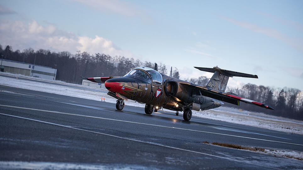 Saab 105 OE ãGolden TigerÒ zu Gast im Hangar-7