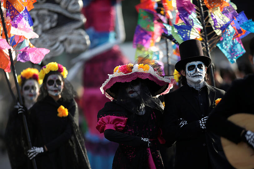 Parade zum "Tag der Toten" zieht durch Mexiko-Stadt