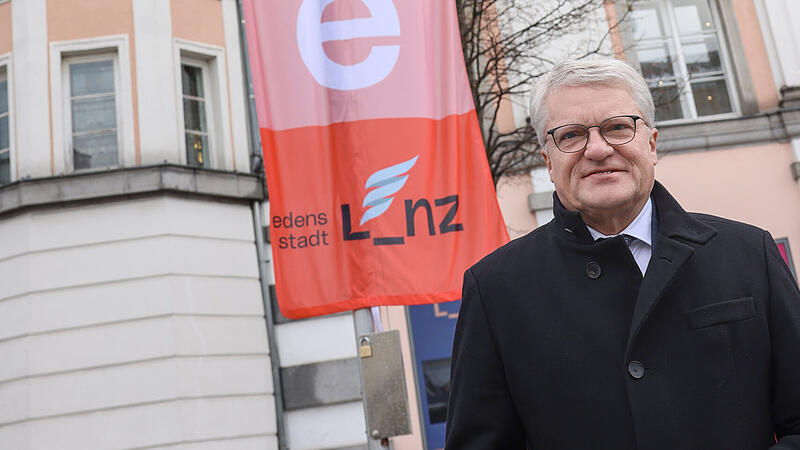 Linz hisst die neue Friedensfahne