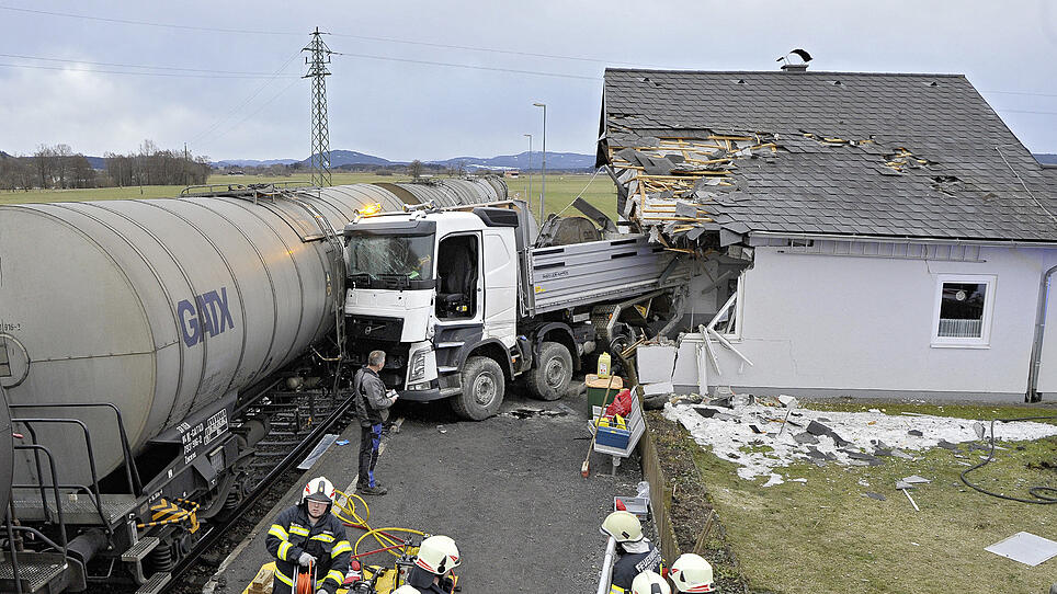 Nach schwerem Unfall bis Anfang April Ersatzverkehr auf Mattigtalbahn-Teil