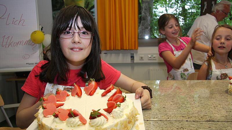 Muttertagstorte mit Erdbeeren: Für Kinder ab 7 Jahren