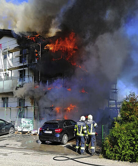 Brand zerstörte Wohnungen in Lengau