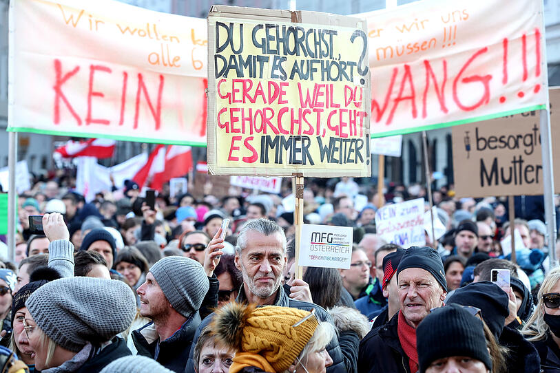 Tausende bei Corona-Demo in der Linzer Innenstadt