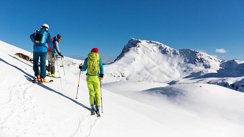 Weiß, weit und wandern – auf Skiern