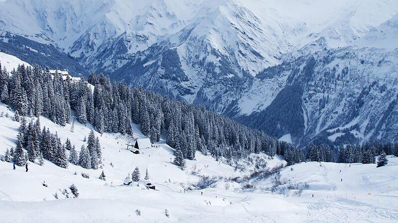 Schneesturm in den Alpen Berge Winter Lawine