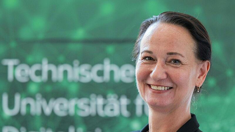 Digital-Uni-Gründungspräsidentin Stefanie Lindstaedt