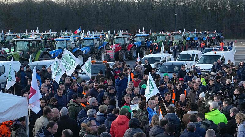 400 kilometers of highway closed, blockades around Paris: promises of aid for farmers