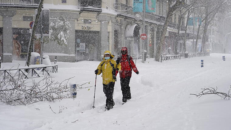 Sturmtief fegt über Spanien - Rekordmenge an Schnee
