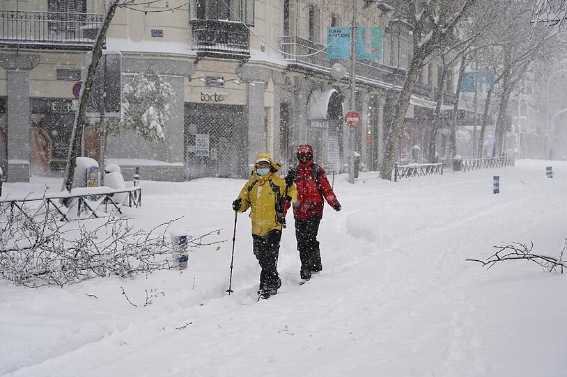 Sturmtief fegt über Spanien - Rekordmenge an Schnee