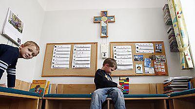 Kreuze dürfen weiter im Kindergarten hängen