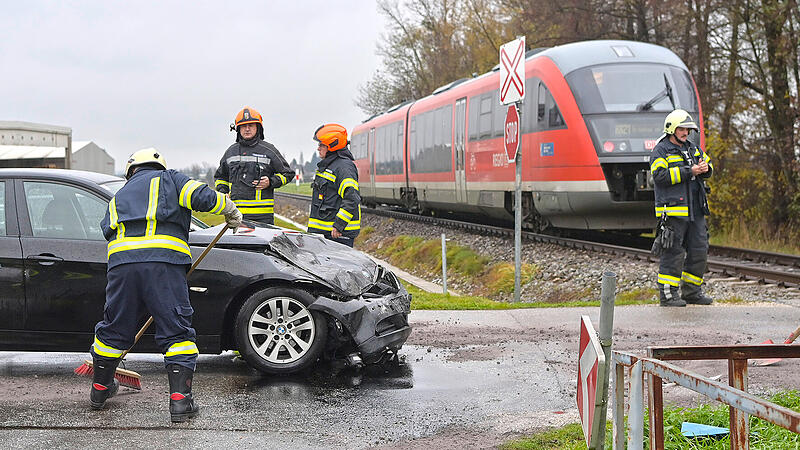 BMW collided with a regional train in the Innviertel