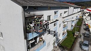 Balkonbrand in Freistadt: Polizisten löschten die Flammen