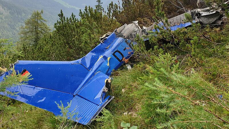 Verschollene Cessna im Gebirge abgestürzt