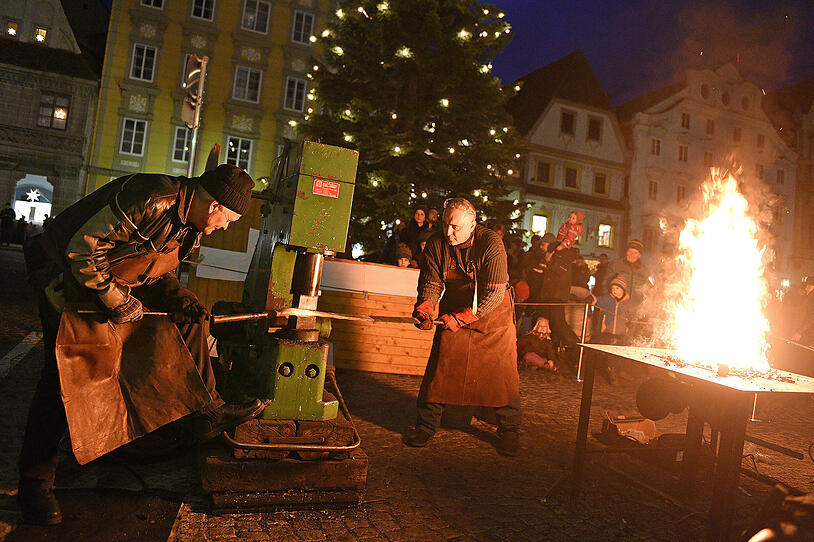 Eisen, Glut, Feuer: Schmiedeweihnacht in Steyr