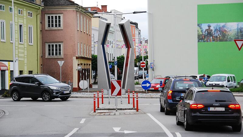 Kunst im Kreisverkehr: Debatte über "Stadtwächter"