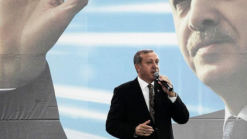 Erdogans Machtsystem zeigt Risse: Regierungspartei bricht auseinander