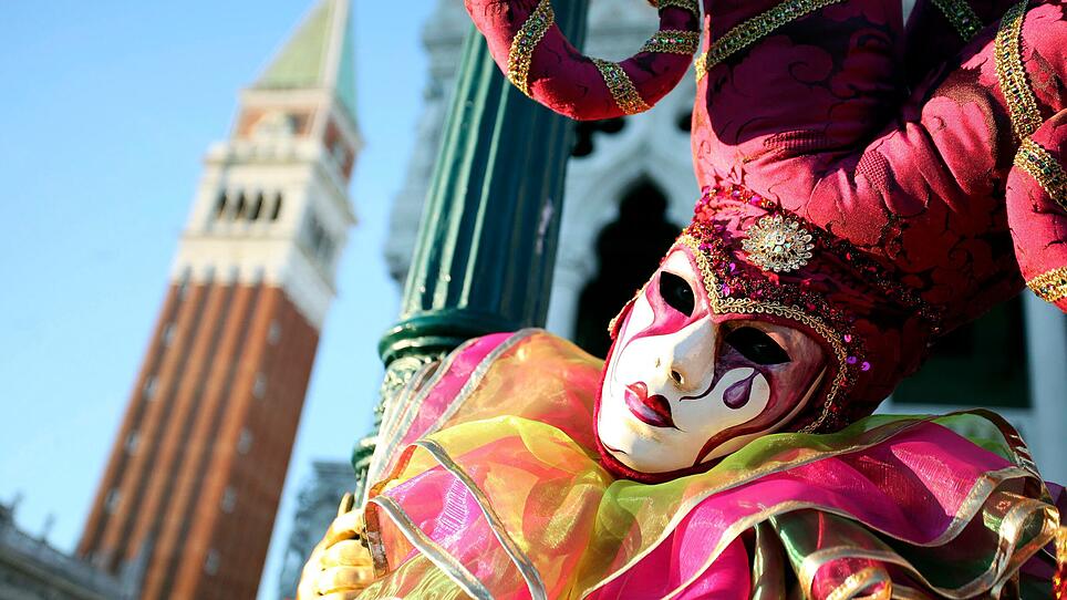 Venedigs Karneval wärmt sich auf