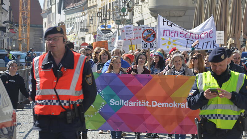"Politischer Samstag" in Steyr: FP-Kickl steigt aufs Rad, Demo in der Altstadt