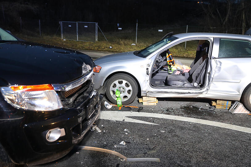 Schwerer Unfall bei Kreuzung zur Welser-Autobahnauffahrt