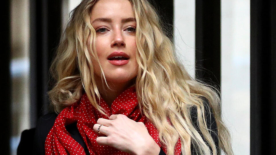 Schauspielerin Amber Heard  beim Eintreffen vor dem Gericht in London.